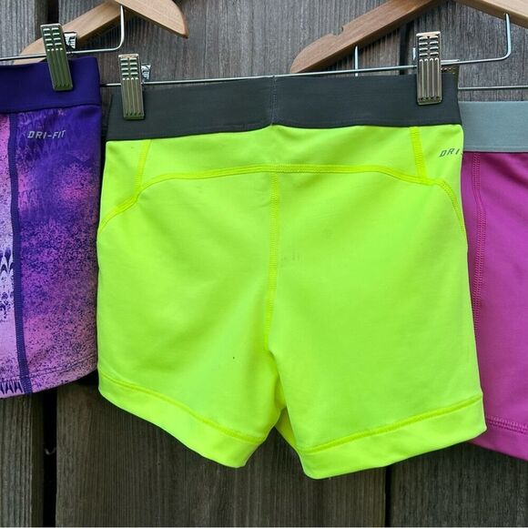 NIKE PRO Shorts Womens Sz Small Compression Training 3.0"  Neon NWOT Spandex - Picture 13 of 15